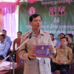 ក្រុមការងារខេត្តក្រចេះ ចុះជួបសំណេះសំណាលនិងសួរសុខទុក្ខប្រជាពលរដ្ឋតាមខ្នងផ្ទះនៅឃុំកំពង់ចាម ស្រុកសំបូរ ខេត្តក្រចេះ