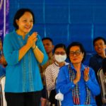 លោកជំទាវ ប្រាក់ ចន្ថា ប្រកៀកស្មាជាមួយក្រុមការងារគណបក្សប្រជាជនកម្ពុជាខេត្តក្រចេះ ចុះជួបពលរដ្ឋនៅឃុំកំពង់ដំរី ស្រុកឆ្លូង ខេត្តក្រចេះ