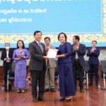 អតីតអគ្គលេខាធិការរងគណបក្សហ្វ៊ុនស៊ិនប៉ិច និងជាអតីតសមាជិកអចិន្រ្តៃយ៍គណបក្សខ្មែររួបរួមជាតិស្ម័គ្រចិត្តចូលរួមជីវភាពនយោបាយជាមួយគណបក្សប្រជាជនកម្ពុជា