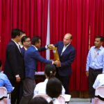ឯកឧត្តមឧបនាយករដ្ឋមន្ត្រី ហ៊ុន ម៉ានី អញ្ជើញកាត់វិញ្ញាសាប្រឡងប្រជែងជ្រើសរើសគ្រូបង្រៀននៅបឋមសិក្សា ជូនបេក្ខជនចំនួន ៣,៨៩៧នាក់