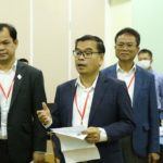 ស្របតាមនិយាមនីតិវិធីប្រតិបត្តិ ស្តីពីការប្រឡងប្រជែងជ្រើសរើសមន្ត្រីរាជការស៊ីវិល វិញ្ញាសាប្រឡងប្រជែង ត្រូវតាក់តែងនៅពេលព្រឹក ការប្រឡងនឹងត្រូវប្រព្រឹត្តទៅនៅរសៀលថ្ងៃតែមួយ។ នៅព្រឹកម៉ោង ៦:០០ អនុគណៈកម្មការនីមួយៗ បានមកដល់ទីតាំងមណ្ឌលប្រឡងសាលាភូមិន្ទរដ្ឋបាល និងសាកលវិទ្យាភូមិន្ទនីតិសាស្ត្រ និងវិទ្យាសាស្ត្រសេដ្ឋកិច្ច ដើម្បីអនុវត្តន៍ការងារទៅតាមតួនាទីភារកិច្ចដែលមាននៅក្នុងសេចក្តីសម្រេចដែលបានដាក់ចេញ