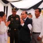 ប្រតិភូក្រសួងមុខងារសាធារណៈ អញ្ជើញគោរពវិញ្ញាណក្ខន្ធ អាកាសយានិក លោកវរសេនីយ៍ទោ ស៊ុន ផល្លា និងលោកអនុសេនីយ៍ឯក ខេង ឆៃយុទ្ធ