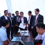 នាវេលាព្រលឹមស្រាងៗ ក្រុមការងារនៃគណៈកម្មការរៀបចំការប្រឡងប្រជែង បានមកដល់មណ្ឌលប្រឡង ក្នុងបរិវេណសាកលវិទ្យាល័យភូមិន្ទភ្នំពេញ ដើម្បីរៀបចំដំណើរការ ការប្រឡងជាបន្តបន្ទាប់។ ដំបូងគឺជាការណែនាំ និងរៀបចំតាក់តែងវិញ្ញាសា សម្រាប់ការប្រឡងចំនួន២ គឺការប្រឡងប្រជែងជ្រើសរើសមន្ត្រីកសិកម្មឃុំ និងការប្រឡងប្រជែងជ្រើសរើសមន្ត្រីនៃអគ្គនាយកដ្ឋានរតនាគារជាតិ