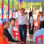 គោលការណ៍នៃការប្រឡងប្រជែងជ្រើសរើសមន្ត្រីរាជការស៊ីវិលប្រកបដោយគុណាធិបតេយ្យ តម្លាភាព យុត្តិធម៌ បរិយាបន្ន និងប្រសិទ្ធភាព «ចេះគឺជាប់ ជាប់ដោយមោទនៈ ធ្លាក់ដោយអស់ចិត្ត» ដែលជាទស្សនវិស័យដ៏មុតស្រួចរបស់សម្តេចមហាបវរធិបតី ហ៊ុន ម៉ាណែត នាយករដ្ឋមន្ត្រីនៃព្រះរាជាណាចក្រកម្ពុជាក្នុងគោលដៅកែទម្រង់រដ្ឋបាលសាធារណៈ កំពុងត្រូវបានអនុវត្តប្រកបដោយការយកចិត្តទុកដាក់ខ្ពស់ ហ្មត់ចត់ និងមានទំនួលខុសត្រូវខ្ពស់ ក្រោមការដឹកនាំអនុវត្តដោយឯកឧត្តម ហ៊ុន ម៉ានី ឧបនាយករដ្ឋមន្ត្រី រដ្ឋមន្ត្រីក្រសួងមុខងារសាធារណៈ និងជាប្រធានគណៈកម្មការរៀបចំការប្រឡងប្រជែង