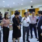 មិនថាលើសម៉ោងការងារយ៉ាងណា​ សកម្មភាពផ្ទៀងផ្ទាត់ការកែសន្លឹកកិច្ចការរបស់បេក្ខជន កំពុងតែបន្តយ៉ាងសស្រាក់សស្រាំ នៅមណ្ឌលកំណែនៃសាលាភូមិន្ទរដ្ឋបាល