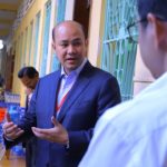 ឯកឧត្តមឧបនាយករដ្ឋមន្ត្រី ហ៊ុន ម៉ានី កំពុងមានវត្តមាន នៅសាលាភូមិន្ទរដ្ឋបាល ដើម្បីពិនិត្យការតាក់តែងវិញ្ញាសា និងជ្រើសរើសប្រធានវិញ្ញាសា សម្រាប់ការប្រឡងជ្រើសរើសមន្ត្រីរាជការ ឱ្យបម្រើការងារនៅមន្ទីរពេទ្យបង្អែកកម្រិត១ ប៊ុនរ៉ានី ហ៊ុនសែន រុនតាឯក នៃរដ្ឋបាលខេត្តសៀមរាប ក្នុងក្របខណ្ឌក្រសួងសុខាភិបាល នៅពេលរសៀលនេះ