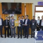 ឯកឧត្តម យក់ ប៊ុនណា រដ្ឋលេខាធិការប្រចាំការក្រសួងមុខងារសាធារណៈ និង ឯកឧត្តមវេជ្ជបណ្ឌិត ម៉ី សំបូរ រដ្ឋលេខាធិការប្រចាំការក្រសួងសុខាភិបាល បានអញ្ជើញកាត់វិញ្ញាសាជានិមិត្តរូប សម្រាប់ការប្រឡងប្រជែងជ្រើសរើស មន្ត្រីរាជការឱ្យចូលបម្រើការងារនៅមន្ទីរពេទ្យបង្អែកកម្រិត១ ប៊ុនរ៉ានី ហ៊ុនសែន រុនតាឯក នៃរដ្ឋបាលខេត្តសៀមរាប