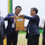 ឯកឧត្តម យក់ ប៊ុនណា មានប្រសាសន៍នៅក្នុងពិធីកាត់វិញ្ញាសាវេនទី៣ ថា “ប្អូនៗបេក្ខជនទាំងអស់ ចាប់ផ្តើមប្រឡងនាម៉ោង ១២ថ្ងៃត្រង់ ប៉ុន្តែគណៈកម្មការ បានចាប់ផ្តើមការងារតាំងពីម៉ោង ៥ព្រឹក រហូតដល់ការរៀបចំការប្រឡងចប់សព្វគ្រប់”