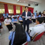 ខណៈនេះ លោកគ្រូ អ្នកគ្រូ ប្រមាណ ១៤០រូប កំពុងកែសន្លឹកកិច្ចការរបស់បេក្ខជន ប្រឡងប្រជែងជ្រើសរើសមន្រ្តីនៃអគ្គនាយកដ្ឋានពន្ធដារ ក្នុងក្របខណ្ឌក្រសួងសេដ្ឋកិច្ច និងហិរញ្ញវត្ថុ (វិញ្ញាសាសរសេរលើកទី១) នៅមណ្ឌលកំណែសាលាភូមិន្ទរដ្ឋបាល