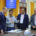 ចាប់តាំងពីវេលាម៉ោង៧ព្រឹក រហូតមកដល់យប់នាពេលនេះ គណៈកម្មការ និងក្រុមការងារកំណែ មិនបានសម្រាក ឬសំចៃដៃឡើយដើម្បីកែ ពិនិត្យផ្ទៀងផ្ទាត់ និងរៀបចំលទ្ធផលឱ្យបានឆាប់រហ័សជូនបេក្ខជន