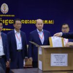 សន្លឹកកិច្ចការប្រមាណ ១,៦០០ច្បាប់ របស់បេក្ខជនប្រឡងប្រជែងជ្រើសរើសមន្ត្រីរាជការ នៃអគ្គនាយកដ្ឋានពន្ធដារ ឱ្យចូលបម្រើការងារក្នុងក្របខណ្ឌក្រសួងសេដ្ឋកិច្ច និងហិរញ្ញវត្ថុ (វិញ្ញាសាសរសេរលើកទី២) ចាប់ផ្តើម ដំណើរការកែនៅព្រឹកនេះ