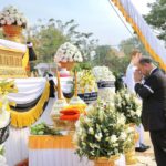 ថ្នាក់ដឹកនាំ និងមន្ត្រីរាជការនៃក្រសួងមុខងារសាធារណៈ ព្រមទាំងក្រុមគ្រួសារ សូមជូនដំណើរ ឯកឧត្តម ទិន សុខឃួន ជាលើកចុងក្រោយ